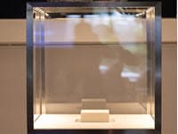 extruded aluminum display case